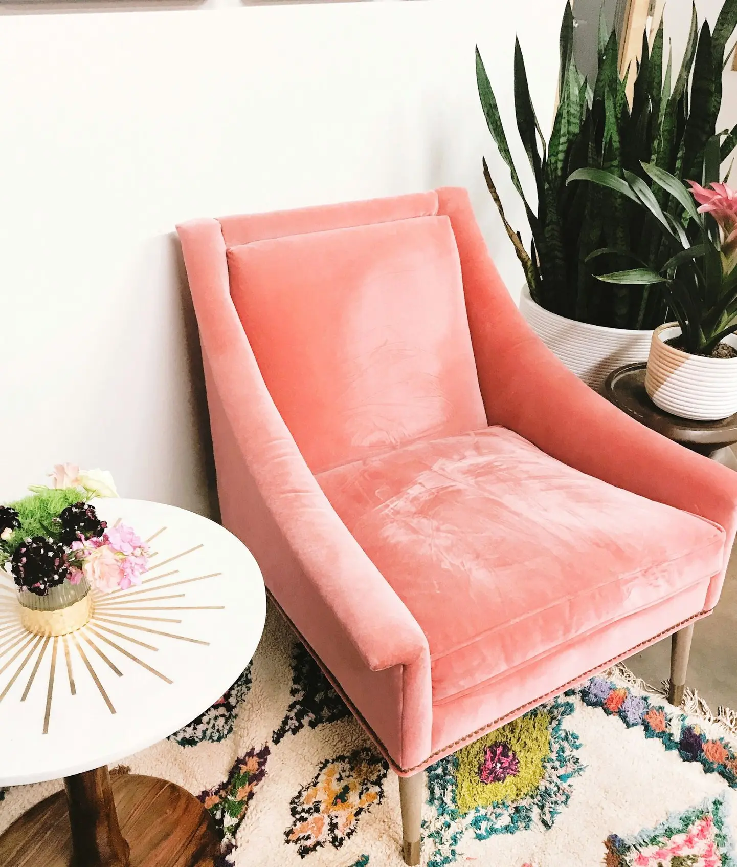 pink sofa chair beside white round table